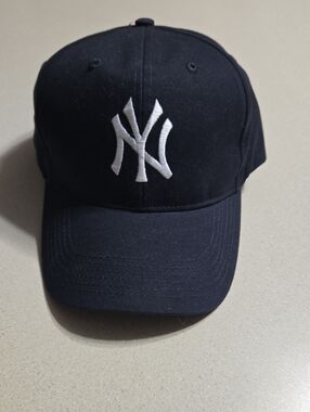 NY Yankees Navy Baseball Cap with White Tag